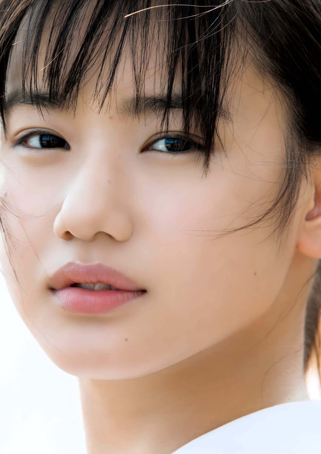 Reina Yokoyama 横山玲奈, 写真集 [REINA is eighteen ～N to S～] Set.03