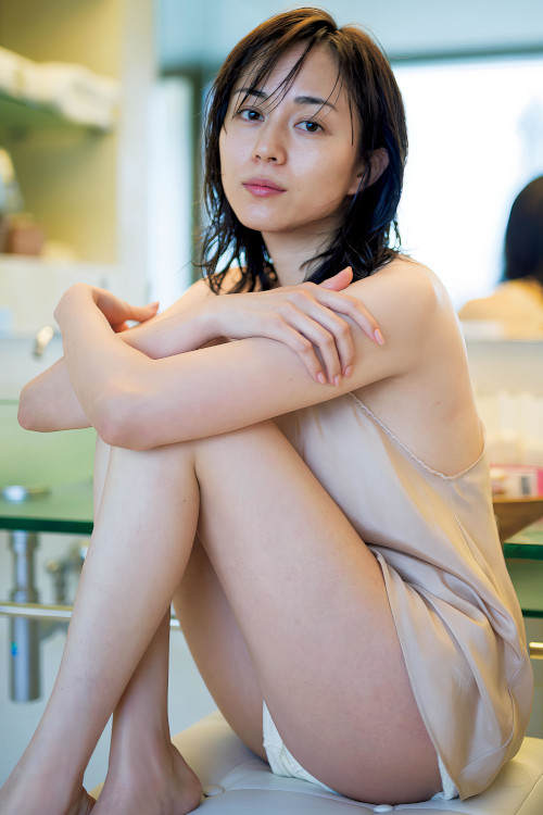 Read more about the article Manami Higa 比嘉愛未, 写真集 [Flap] Set.01