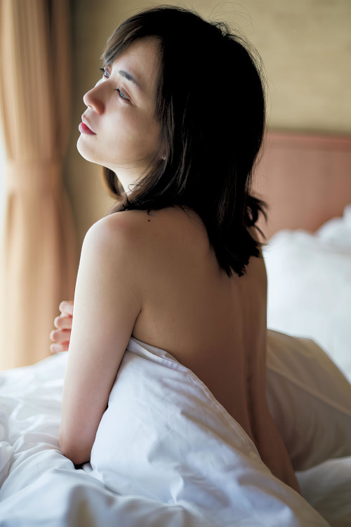 Read more about the article Manami Higa 比嘉愛未, 写真集 [Flap] Set.03
