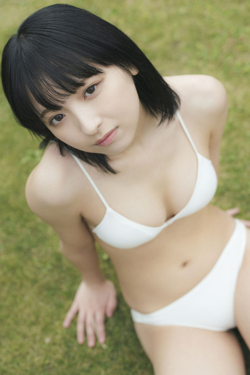 Read more about the article Runa Ichinose 一ノ瀬瑠菜, 週プレ Photo Book 「いちごと春」 Set.01