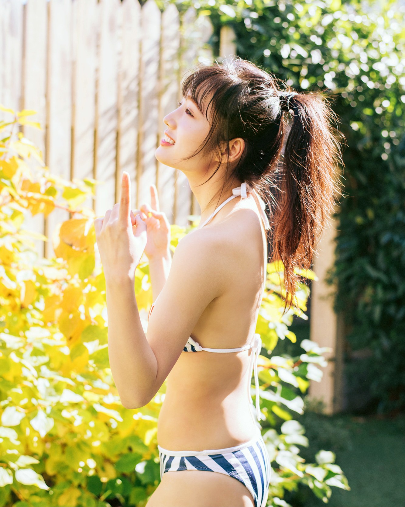 Sakura Ando 安藤咲桜, FLASHデジタル写真集 『私を咲かせて』