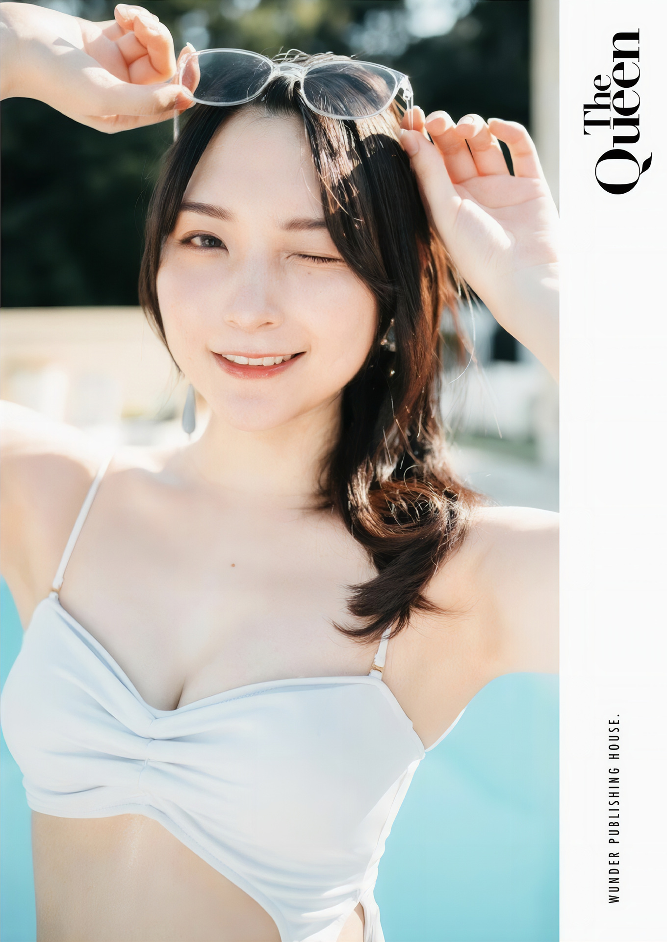 Marina Amatsu あまつまりな, 完全限定写真集 ‘The Queen’ Set.01